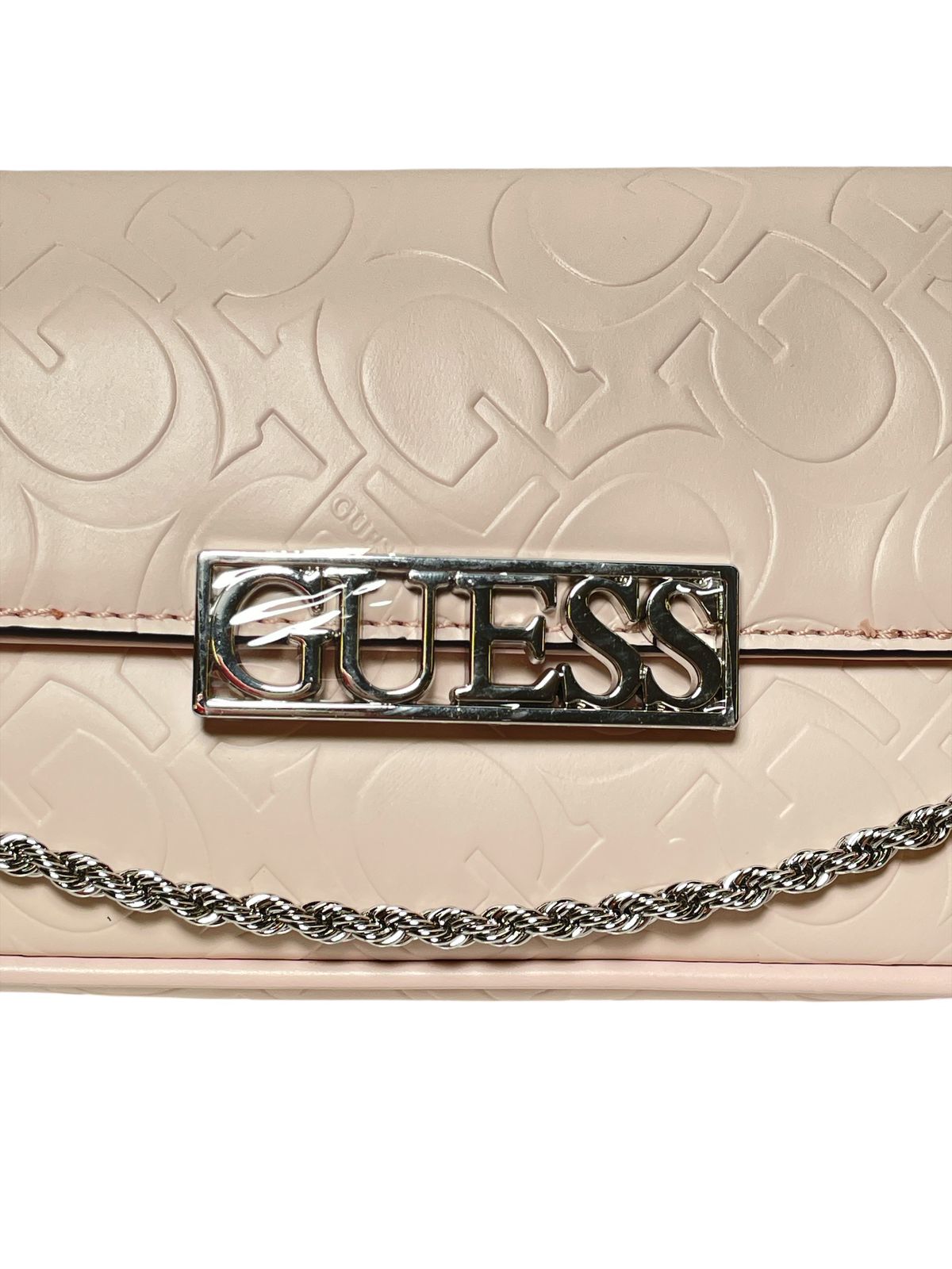 Bolsa Guess "G Chain Chic" – Estilo elegante con cadena frontal